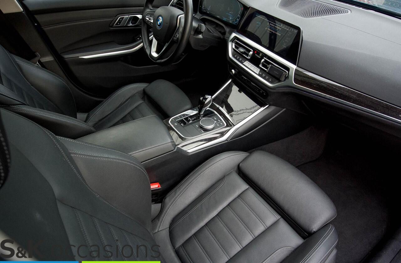 BMW 3-SERIE Touring 330e xDrive Pano Led Leder Business Edition Plus