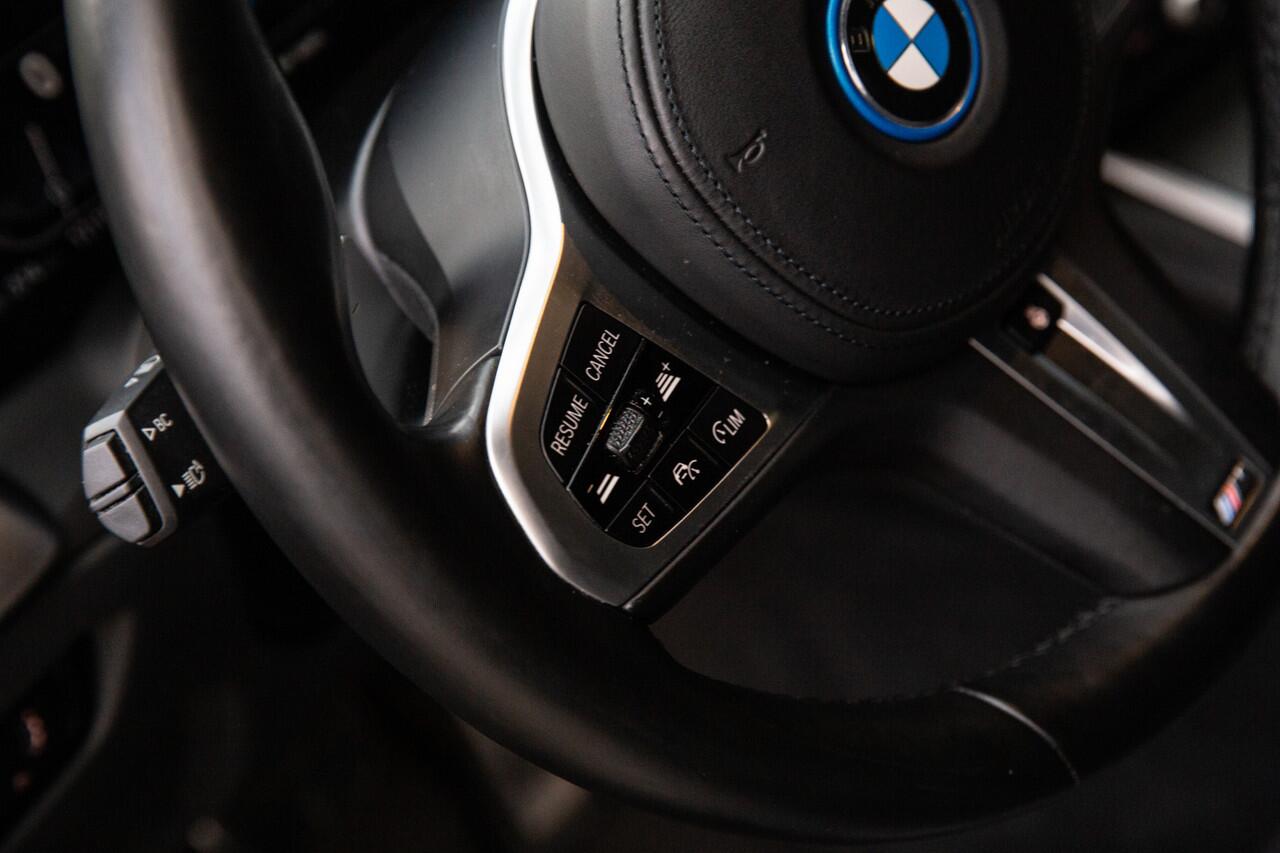 BMW 3-SERIE Touring 330e High Executive M-Sport , Adap. cruise, Trekhaak, Stoel/stuurverwarming,