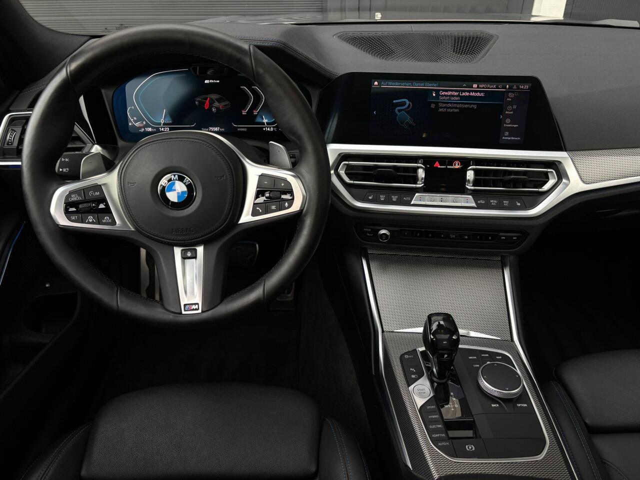 BMW 3-SERIE 330e xDrive High Executive Schuifdak LaserLed Trekhaak HUD Leder ACC