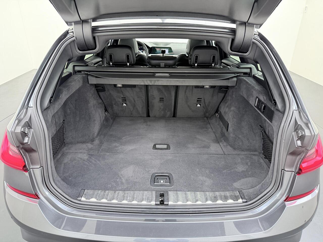 BMW 3-SERIE Touring 320i |M-SPORT| PANO| ADAP. CRUISE| NET GROOT ONDERHOUD GEHAD, RIJKLAAR| ELEK. ACHTERKLEP| CAMERA| INCL. 12 MND BOVAG GARANTIE