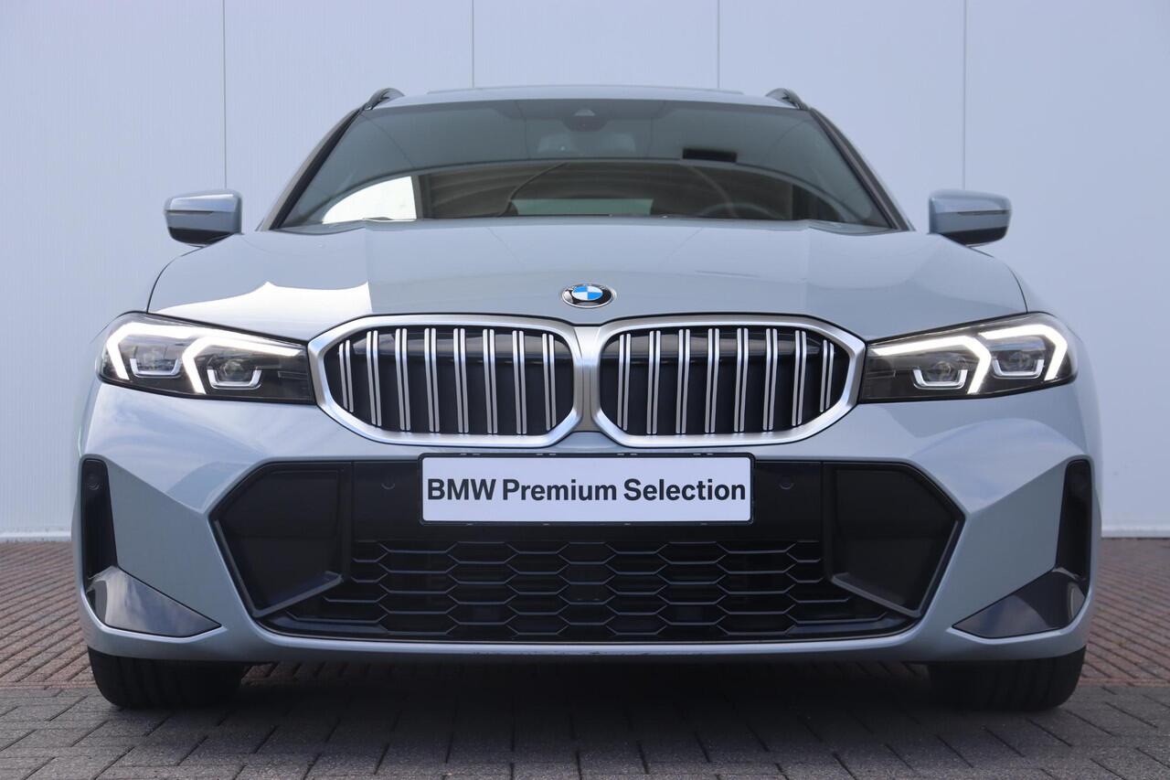 BMW 3-SERIE Touring 318i M Sportpakket/ 19 inch LMV/ panoramadak/ Sportstoelen/ Cruise Control/ HiFi/ Getint Glas/ Ambiance verlichting