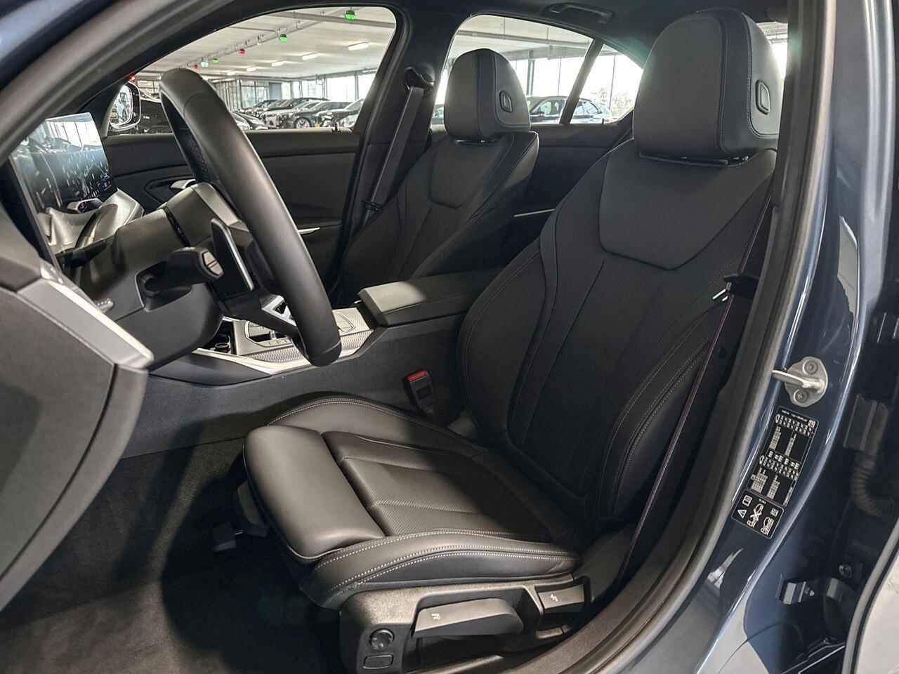 BMW 3-SERIE Sedan 330i xDrive M Sport | Schuifdak | Leder