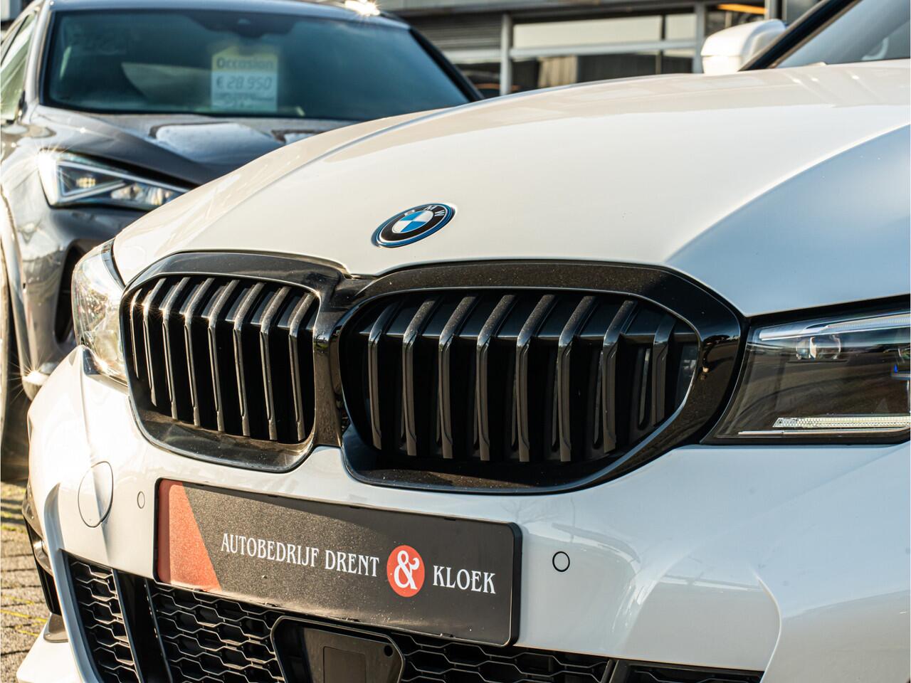 BMW 3-SERIE Touring 320e M-Sport Business Edition Plus PANO LASER 19 INCH CAMERA SHADOW LINE TREKHAAK DODEHOEK