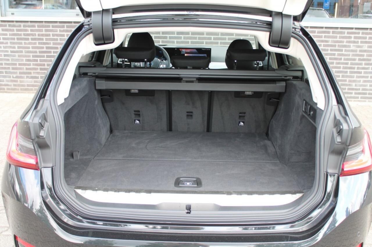 BMW 3-SERIE 320e - Elektr. Achterklep - Parkeercamera - Apple CarPlay