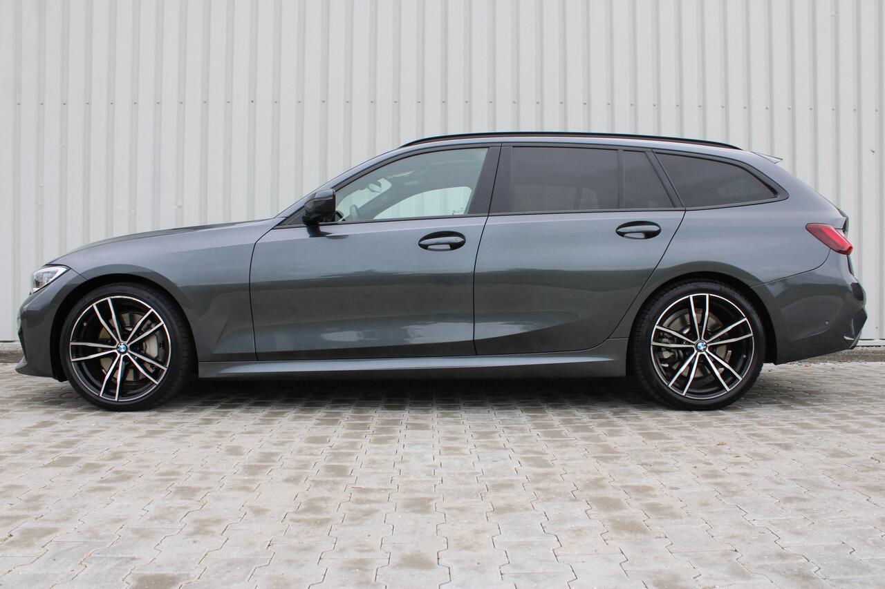 BMW 3-SERIE Touring 330i xDrive M-sport Business Edition Plus | Incl. 12 maanden garantie | Cruise control | Climate control | Apple carplay/Android auto | Schuif/kantel dak | Uitklapbare trekhaak | Stoel/stuurverwarming |