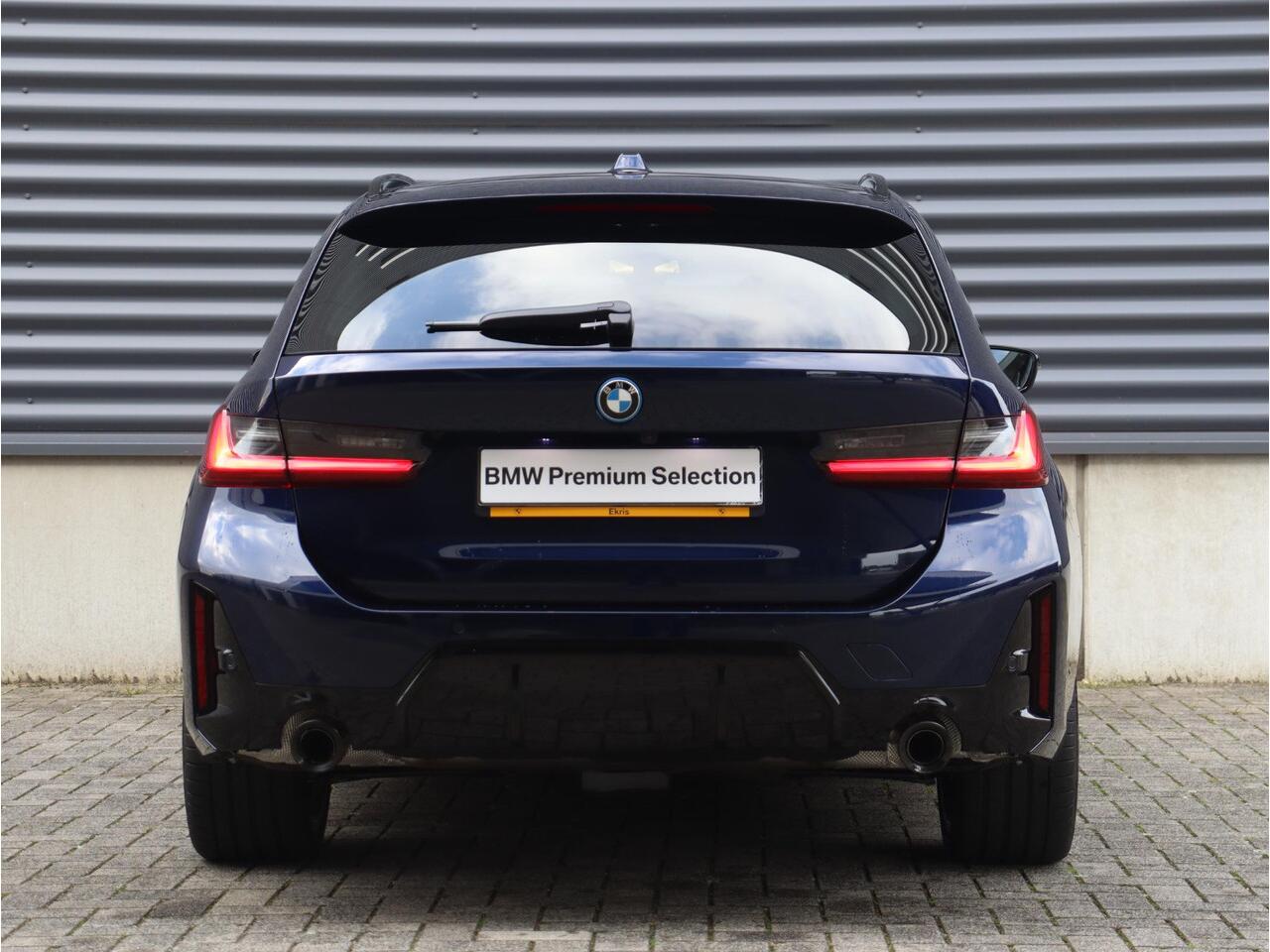 BMW 3-SERIE Touring 330e | High Executive | M Sportpakket Pro | Panodak | Head-Up | Elektr. Stoelen | Harman Kardon | Parking Assistant Plus | Adaptive Cruise Control | 19'' LMV