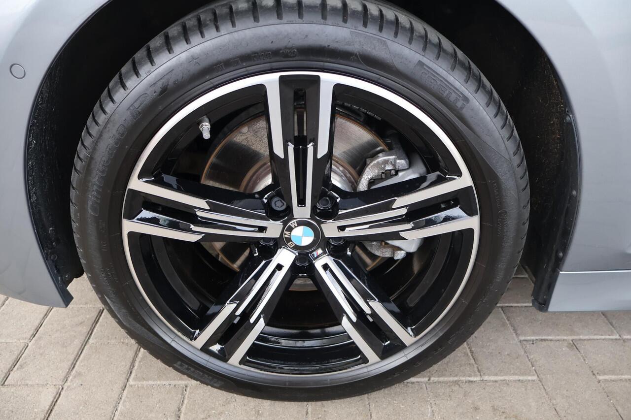 BMW 3-SERIE 330e | M Sportpakket | Comfort Pack | Panorama Dak