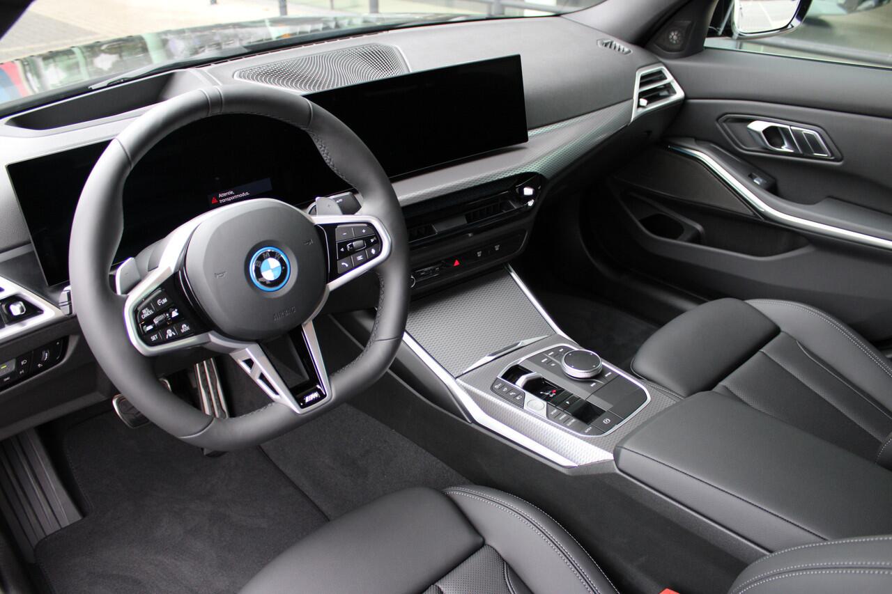 BMW 3-SERIE 330e High Executive M Sport Automaat / Schuif-kanteldak / Sportstoelen / Parking Assistant Plus / Comfort Access / Adaptieve LED / Stuurverwarming / Live Cockpit Professional