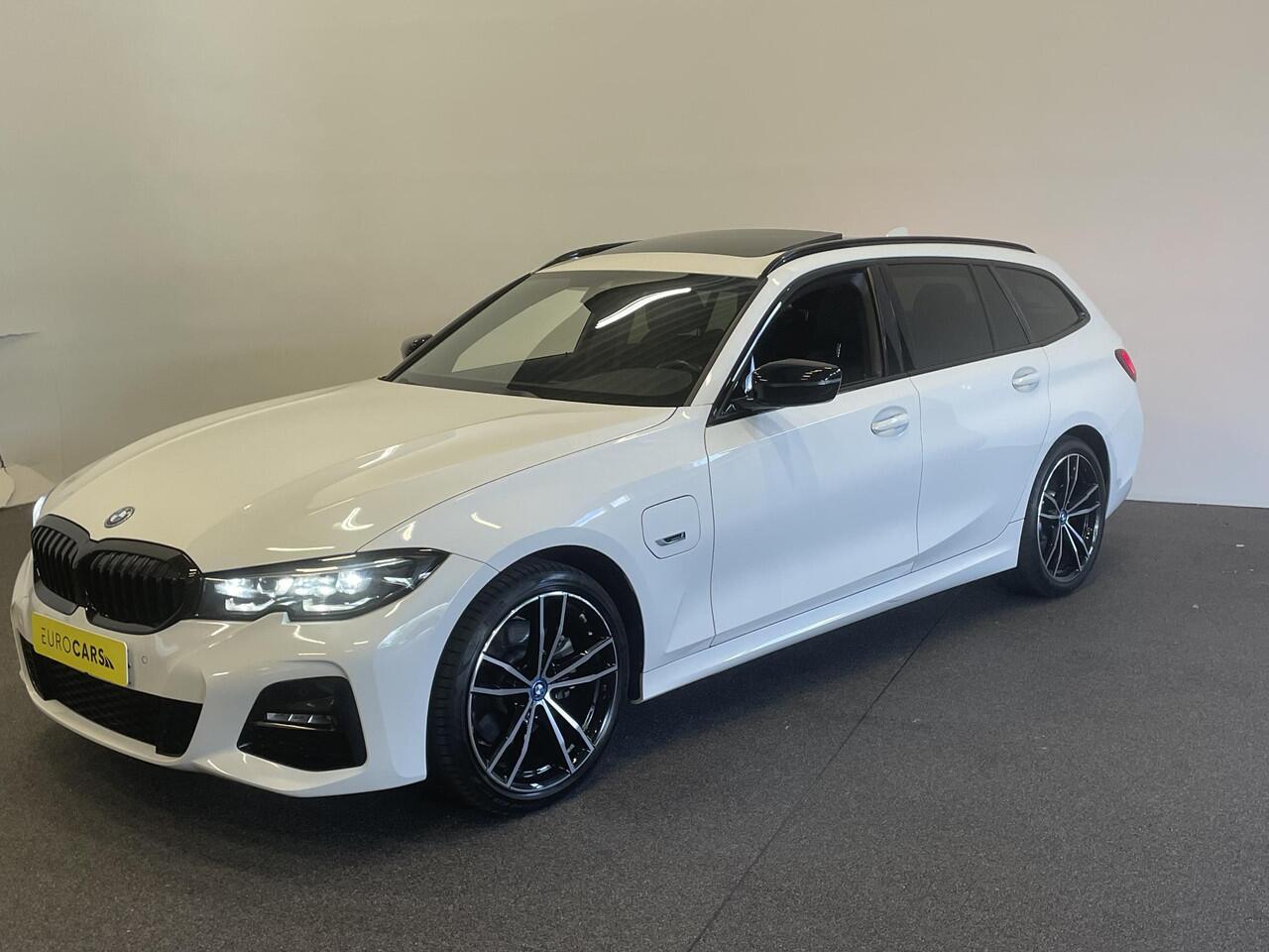 BMW 3-SERIE Touring 320e M-Sport Aut-8 Panoramadak Adaptive M-Technic Chassis LED Navi Cruise Control PDC VA 19" LM Velgen Shadowline