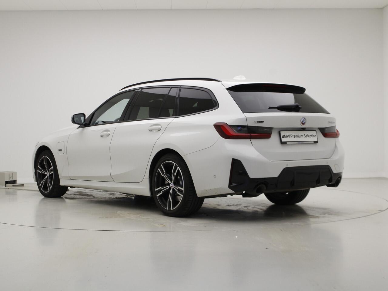 BMW 3-SERIE Touring 330e xDrive | M-Sport | Panorama | Elek. Stoelverst. | HiFi Adapt. Led | Camera |