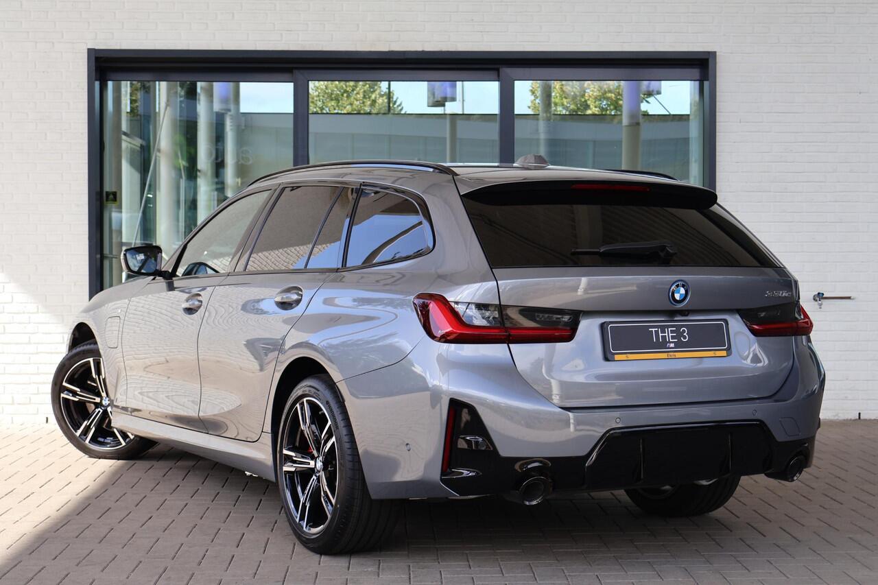 BMW 3-SERIE Touring 330e | M Sportpakket | Innovation Pack | Comfort Pack