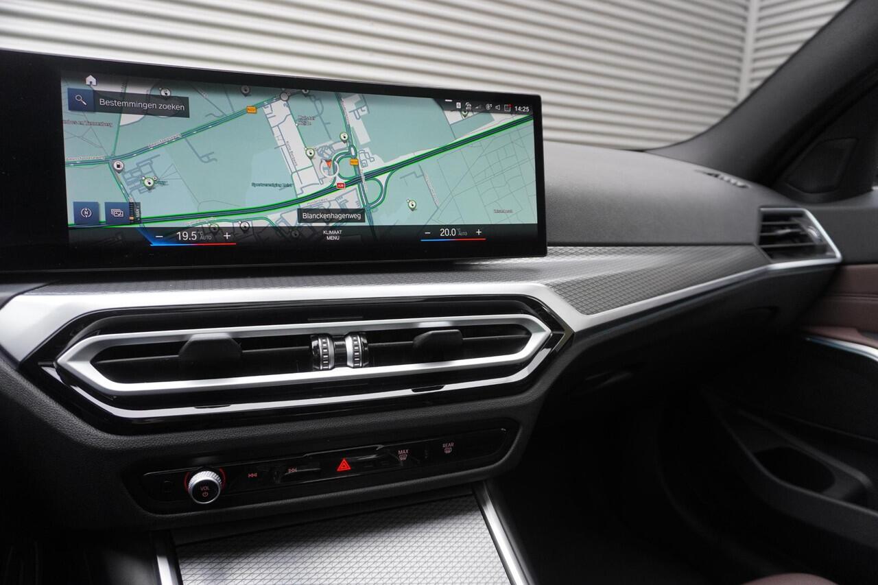 BMW 3-SERIE Touring 320e M Sportpakket | Alarmsysteem klasse 3 | Trekhaak met elektrisch wegklapbare kogel | Glazen panoramadak | HiFi System | Driving Assistant
