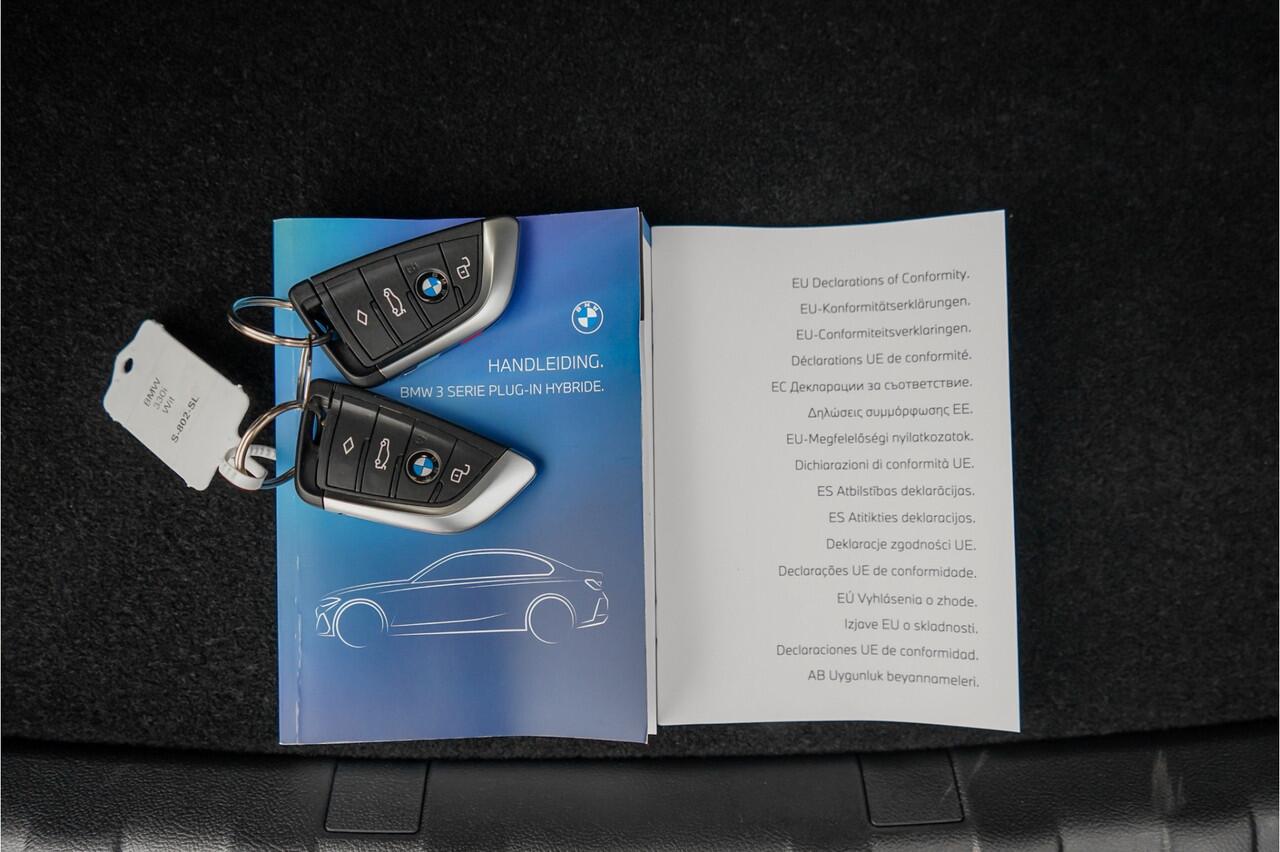 BMW 3-SERIE 330e High Executive M-Sport Trekhaak Stoelverwarming HiFi 19"