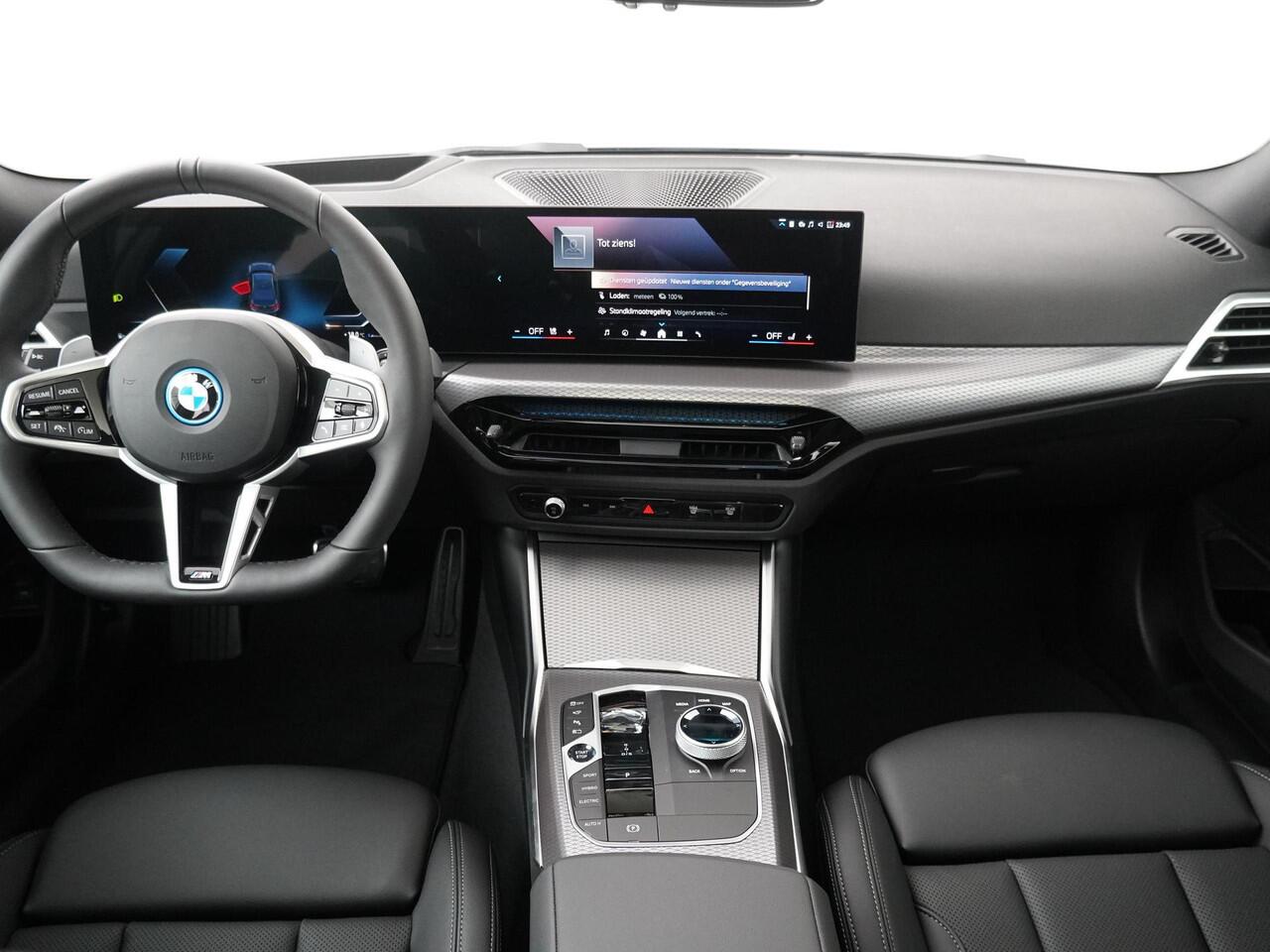 BMW 3-SERIE 330e | M-Sport pakket | Panoramadak | Adaptive Cruise | HiFi | Comfort Access |