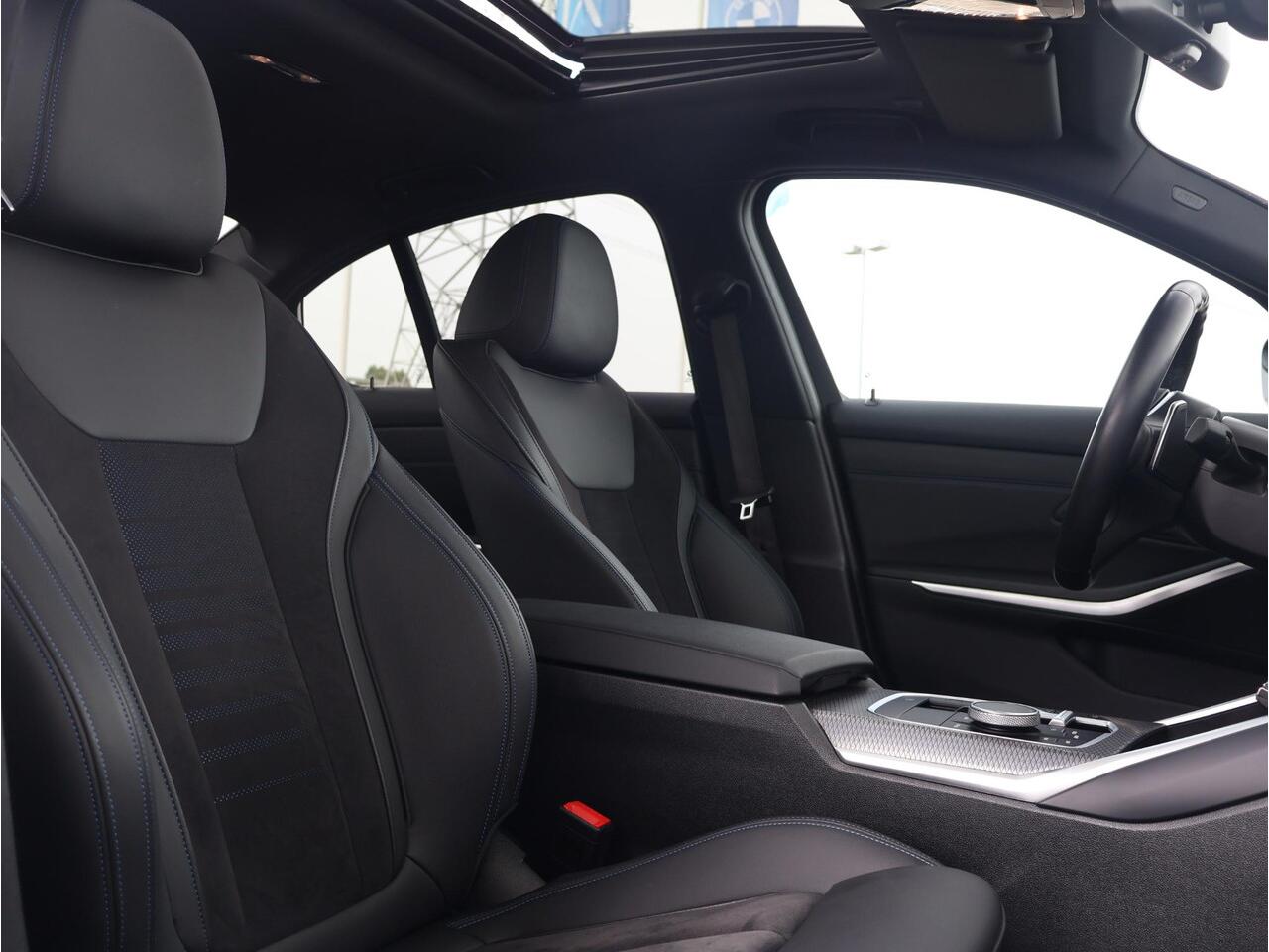 BMW 3-SERIE 320i M Sportpakket/ Schuifkanteldak/ Active Cruise Controle/ 19 inch