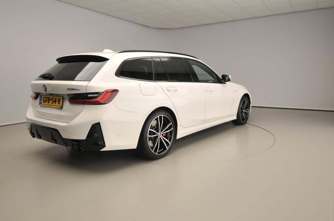 BMW 3-SERIE Touring 330e | M-Sportpakket | LED | Leder | HUD | Schuifdak | Elektr. zetels | Keyles go | DAB | Hifi speakers | Alu 19 inch