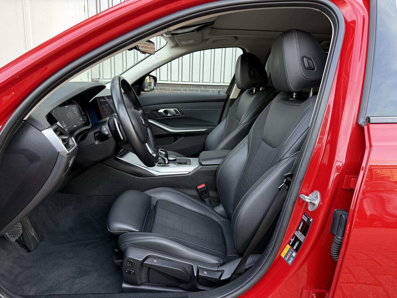 BMW 3-SERIE Touring 330e High Exe 87DKM/PANO/LASER/TREKHAAK/HEAD-UP/H&K/ACC/360CAMERA/LEER-SPORT/18"/SHADOW-LINE/MELBOURNE-RED METALLIC/NET OH BEURT GEHAD BIJ BMW DEALER