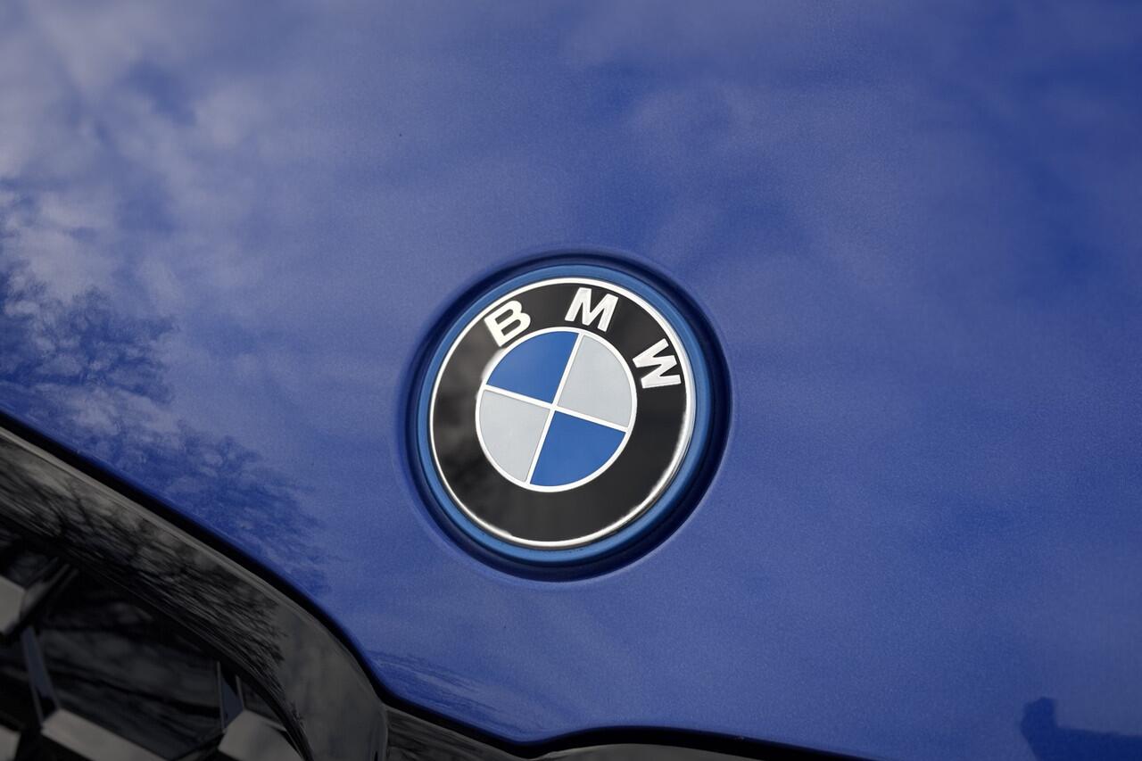 BMW 3-SERIE Touring 330e M-Sport | 19,5 kWh | Panodak | Head-Up | Memory | Trekhaak | 360° Camera | Fabrieksgarantie