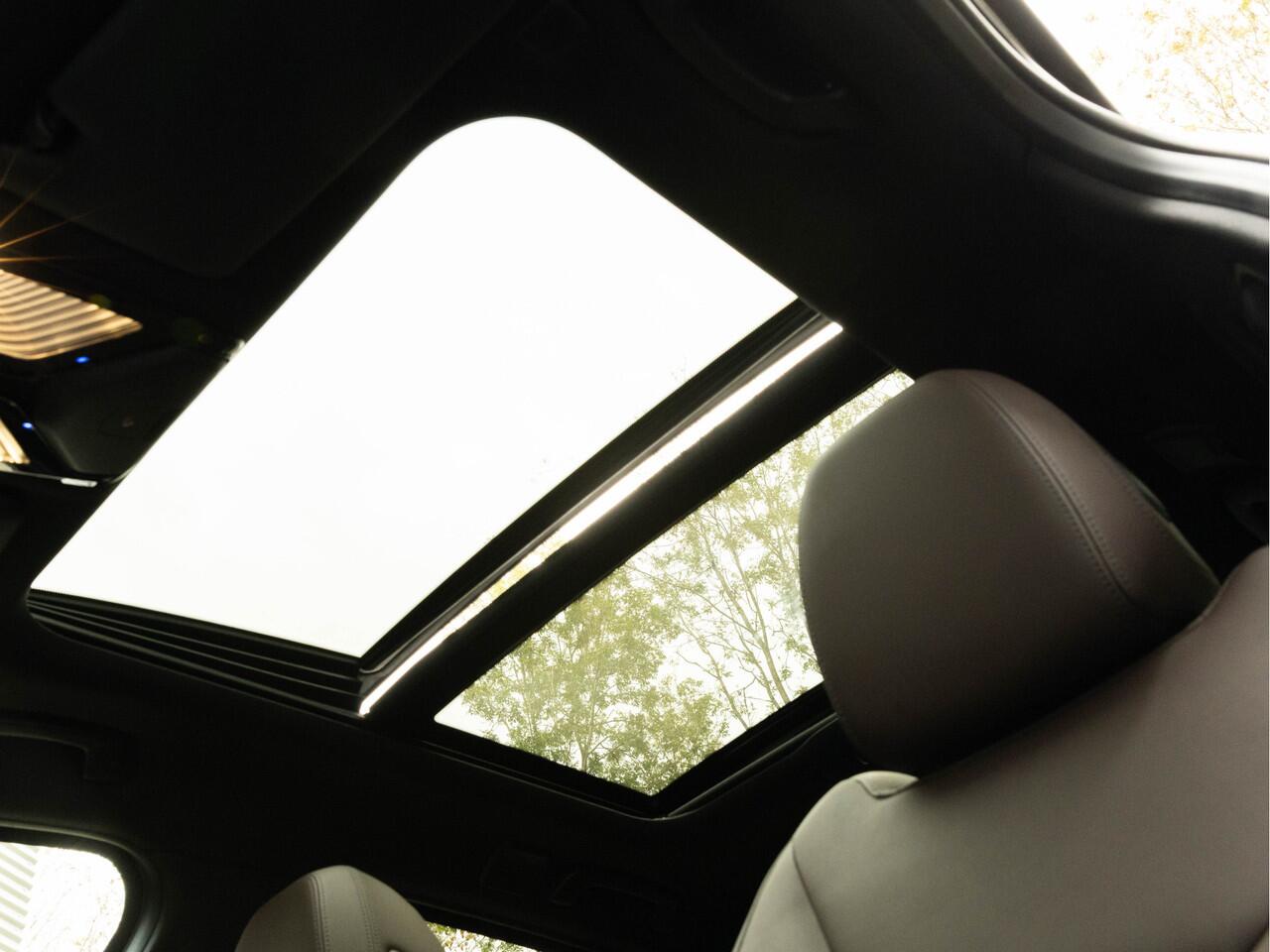 BMW 3-SERIE Touring 330e M-Sport - Pano - LCI 2 - ACC - Trekhaak - Widescreen - Hifi