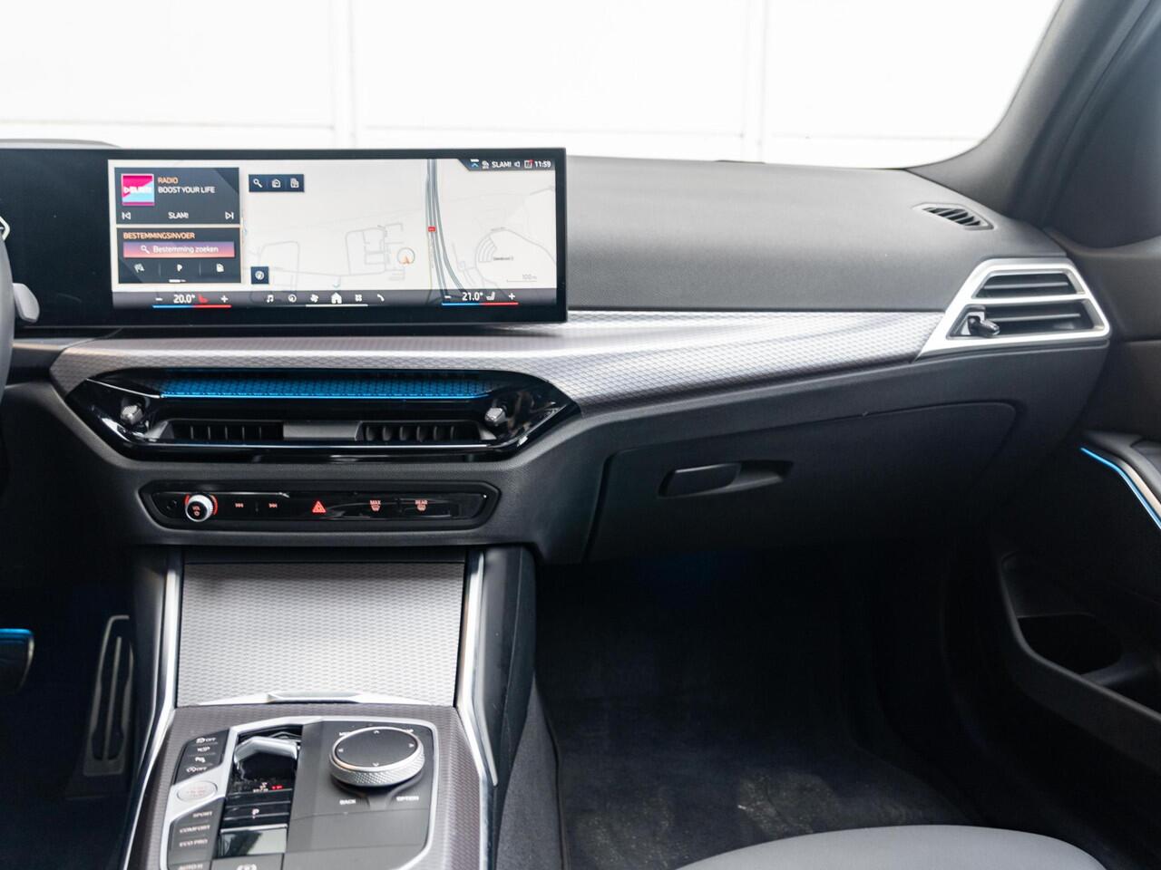 BMW 3-SERIE Touring 320i | M Sportpakket Pro | Innovation Pack | Comfort Access | Stoelverwarming | Panoramadak | Trekhaak