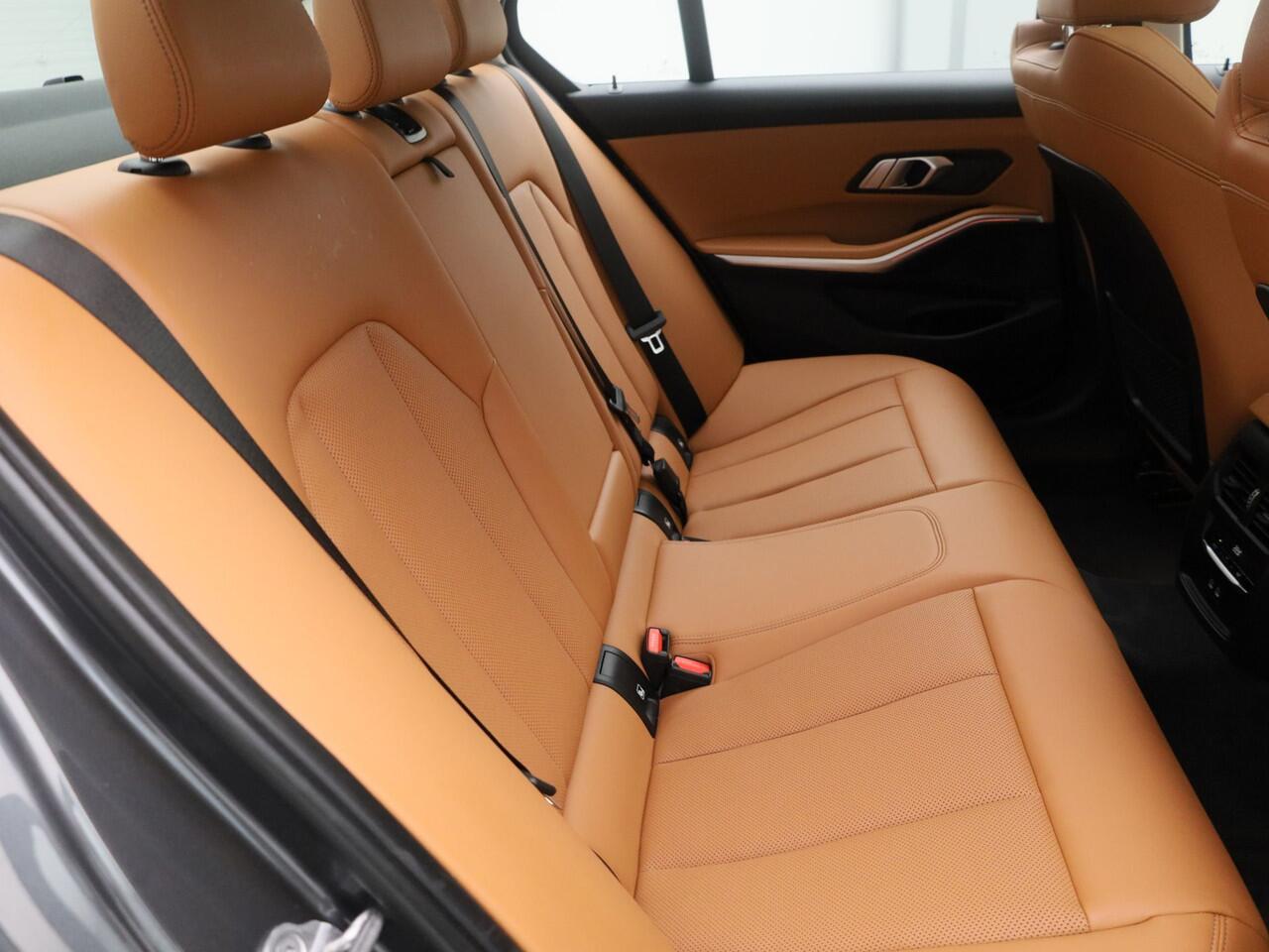 BMW 3-SERIE 320i Business Edition Plus Sport | SCHUIFDAK | CARPLAY