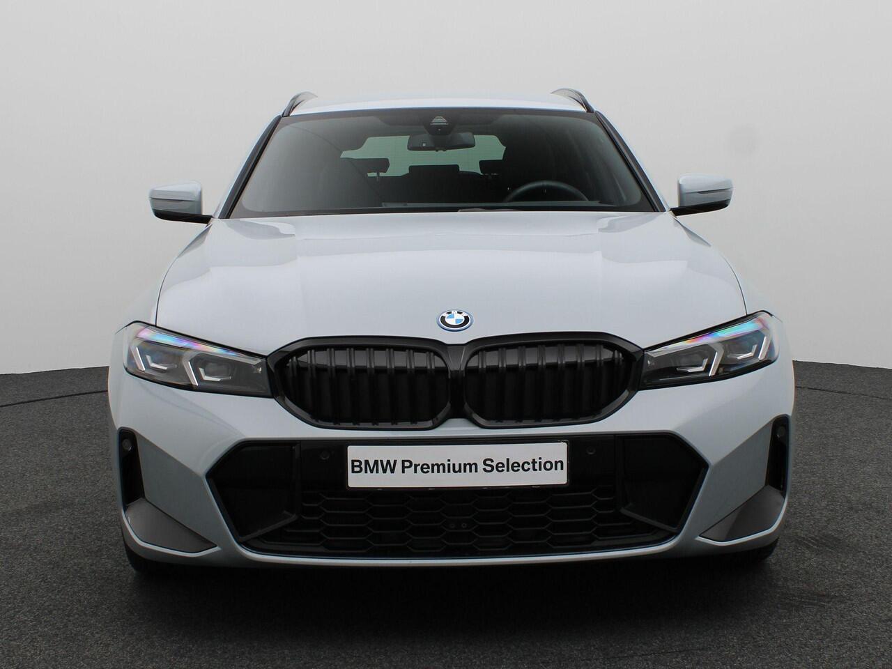 BMW 3-SERIE Touring 330e SPORTPAKKET PRO | Trekhaak | PDC | HIFI | Widescreen Display | 18"