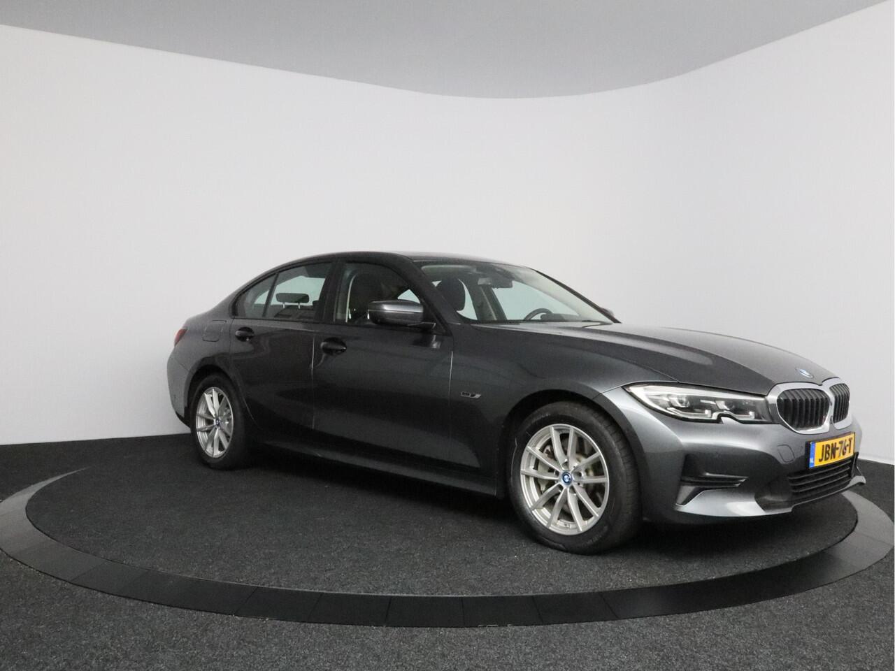 BMW 3-SERIE 330e | LED | 360° camera | Schuif-kanteldak | Laser LED-koplampen