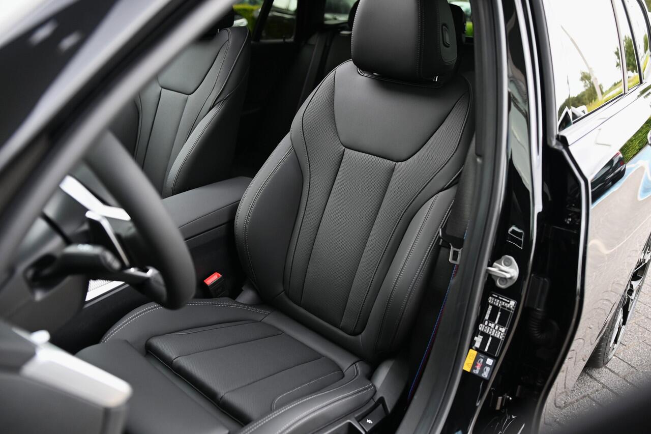 BMW 3-SERIE Touring 330e M Sport Automaat / Panoramadak / Trekhaak / Sportstoelen / Active Cruise Control / Adaptieve LED / Parking Assistant Plus / Comfort Access