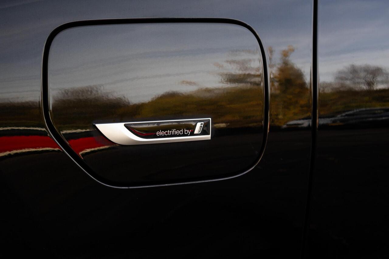 BMW 3-SERIE 320e Touring|Facelift|Widescreen| Sportstoelen|Leer|Shadowline Shadow Line