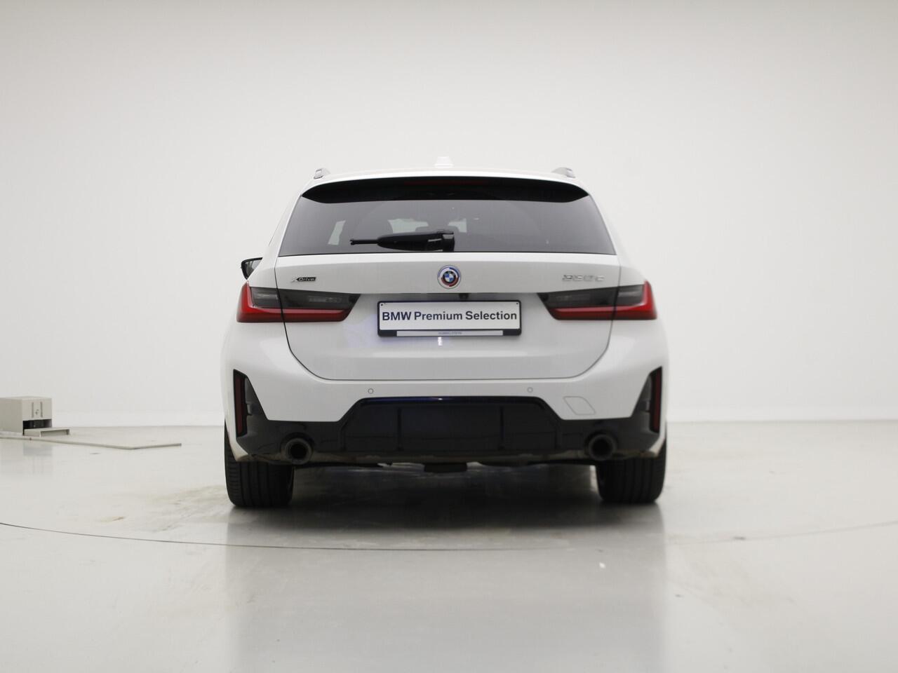 BMW 3-SERIE Touring 330e xDrive | M-Sport | Panorama | Elek. Stoelverst. | HiFi Adapt. Led | Camera |