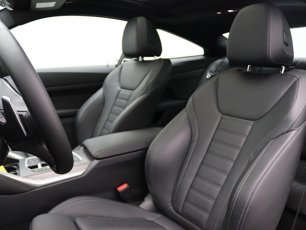 BMW 4-SERIE Coupé 420i High Executive | M Sportpakket | Safety Pack | Stuurwielrand Verwarmd | Schuifdak | Driving Assistant | DAB | HiFi | 19''