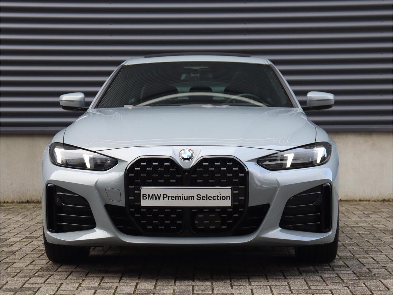 BMW 4-SERIE Gran Coupé 420i | High Executive | M Sportpakket Pro | Panodak | Harman Kardon | Head-Up | Driving Assistant Prof. | Parking Assistant Plus | Comfort Access | 19'' LMV