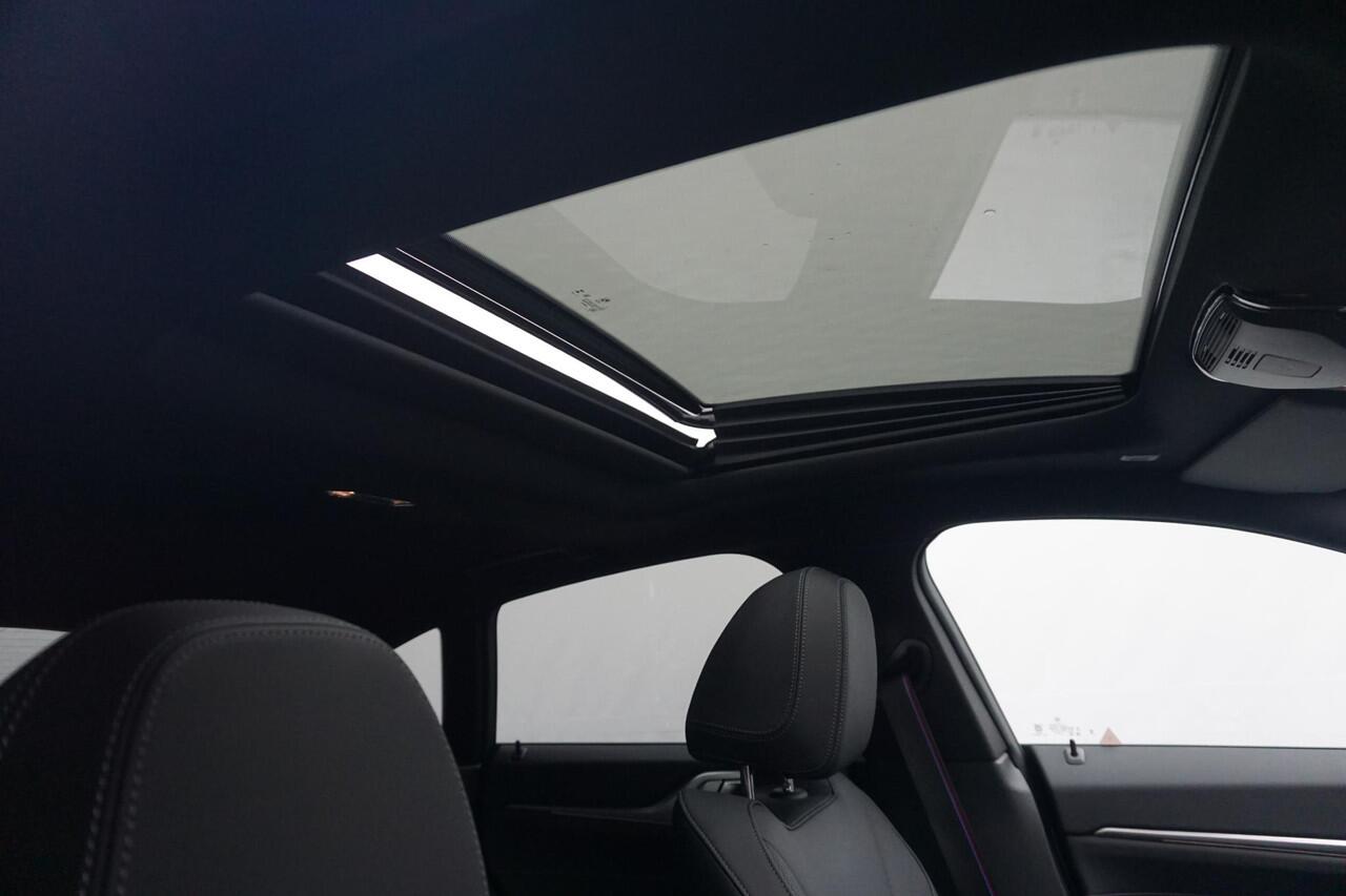 BMW 4-SERIE Gran Coupe 420i | M Sportpakket Pro | Glazen schuif-/kanteldak | Stuur- en stoelverwarming | Active Cruise Control | Head-Up Display | HiFi System | 19" M Y-Spaak