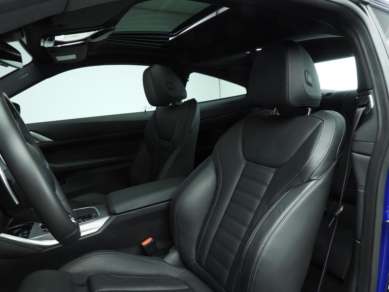 BMW 4-SERIE Coupe 430i xDrive | M-Sportpakket | LED | Leder | Navigatie | Schuifdak | Stoelverwarming | Sportstoelen | DAB | Hifi speakers | Alu 18 inch