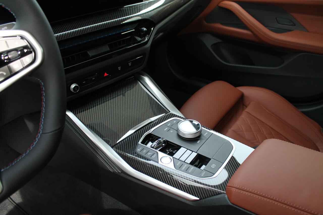 BMW 4-SERIE Gran Coupé M440i xDrive High Executive Automaat / Schuif-kanteldak / Trekhaak / Adaptieve LED / M Adaptief onderstel / Parking Assistant Plus / Comfort Access