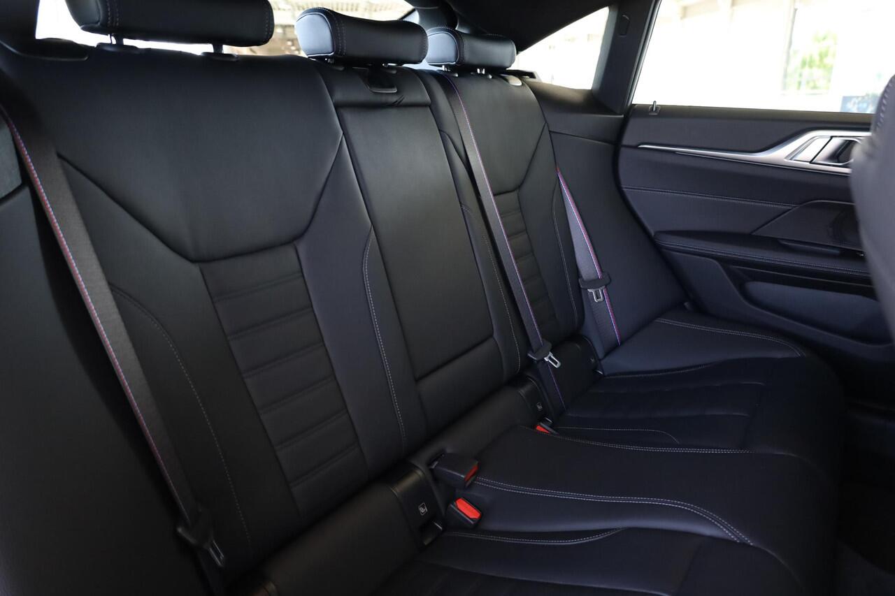 BMW 4-SERIE Gran Coupé 430i | M Sportpakket Pro | Achteruitrijcamera | Elektrisch glazen schuif-/kanteldak | Elektrisch verwarmde voorstoelen |