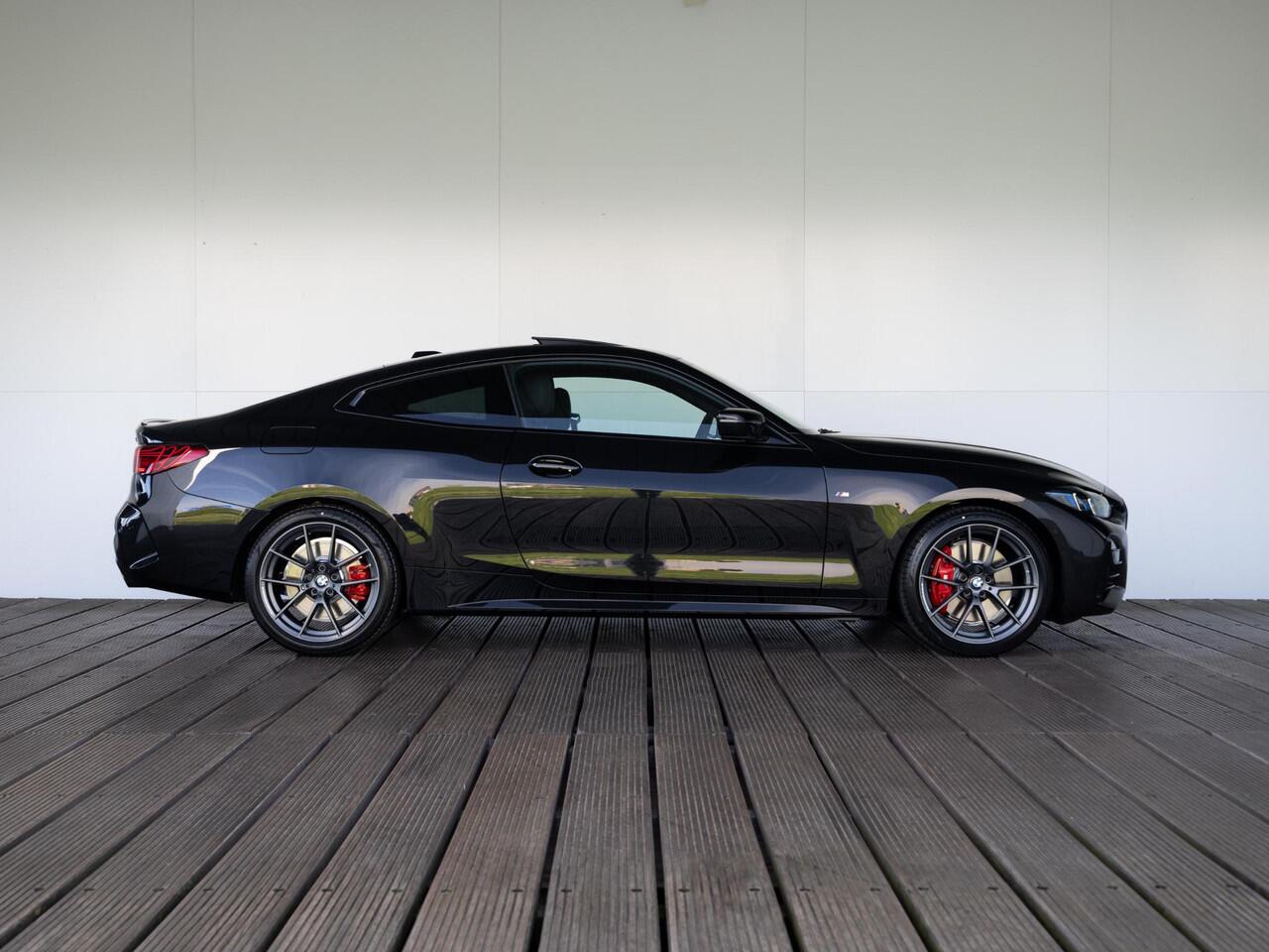 BMW 4-SERIE 420i Coupé M Sport Pro | Schuif-/kanteldak / Harman Kardon / Stoel en Stuurwiel verwarming / Comfort Access / Elektrische achterklep