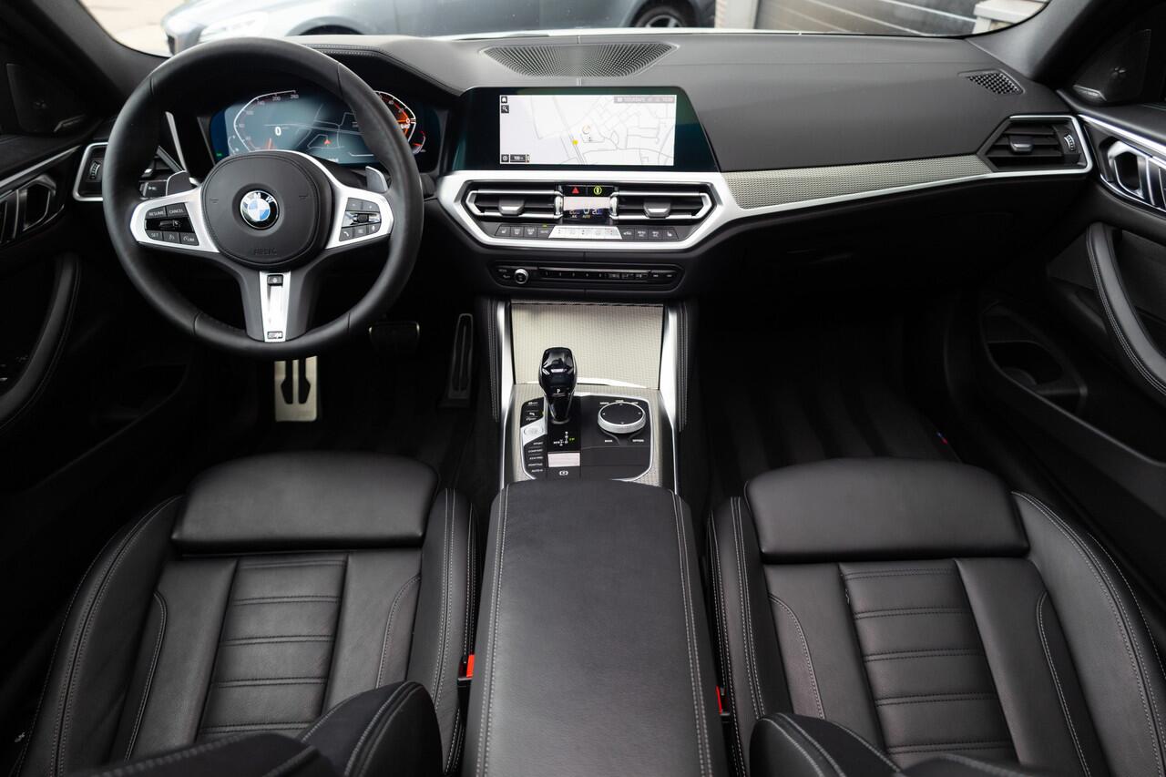 BMW 4-SERIE Coupé 430i 259 pk High Executive M-Sportpakket / NL-Auto/ Keyless/ Head-Up/ Laser/ Schuifdak/ Harman&Kardon/ Apple-Carplay/ Park.Sens/ 19'' LMV