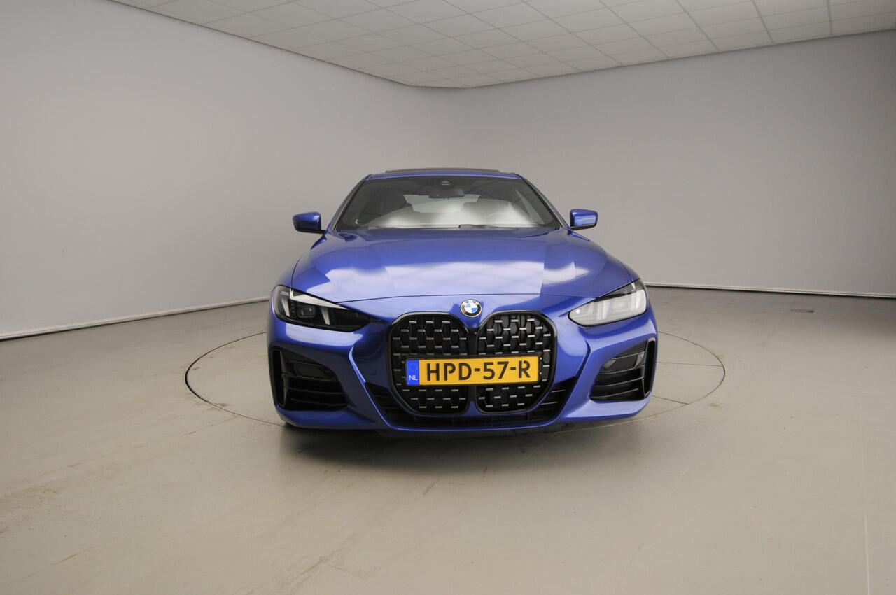 BMW 4-SERIE Coupe 430i xDrive | M-Sportpakket | LED | Leder | Navigatie | Schuifdak | Stoelverwarming | Sportstoelen | DAB | Hifi speakers | Alu 18 inch