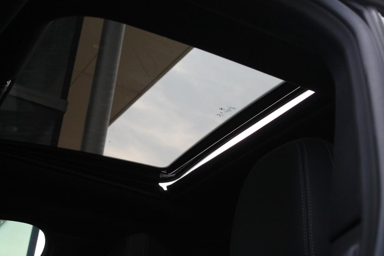 BMW 4-SERIE Gran Coupé M440i xDrive High Executive Automaat / Schuif-kanteldak / Laserlight / M Adaptief onderstel / Parking Assistant Plus / Comfort Access