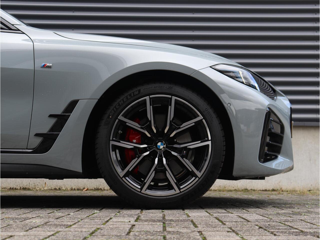 BMW 4-SERIE Gran Coupé 420i | High Executive | M Sportpakket Pro | Panodak | Harman Kardon | Head-Up | Driving Assistant Prof. | Parking Assistant Plus | Comfort Access | 19'' LMV