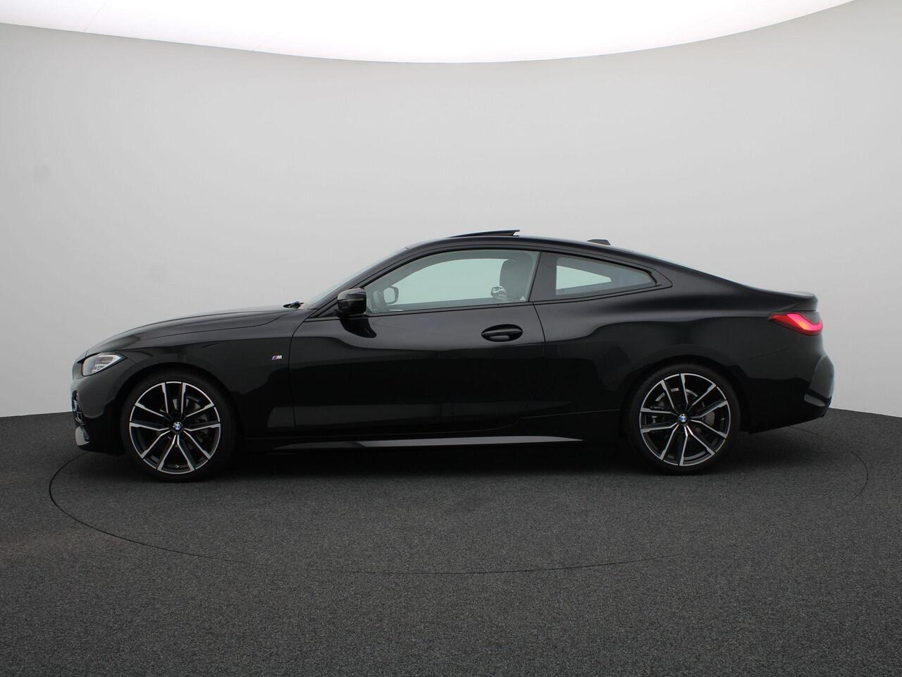BMW 4-SERIE Coupé 420i High Executive | M Sportpakket | Safety Pack | Stuurwielrand Verwarmd | Schuifdak | Driving Assistant | DAB | HiFi | 19''