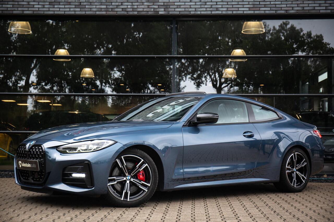 BMW 4-SERIE Coupé 430i High Executive M-Sport 245pk , Arctic Race blauw, Panoramadak, Sportstoelen, Adaptive cruise,