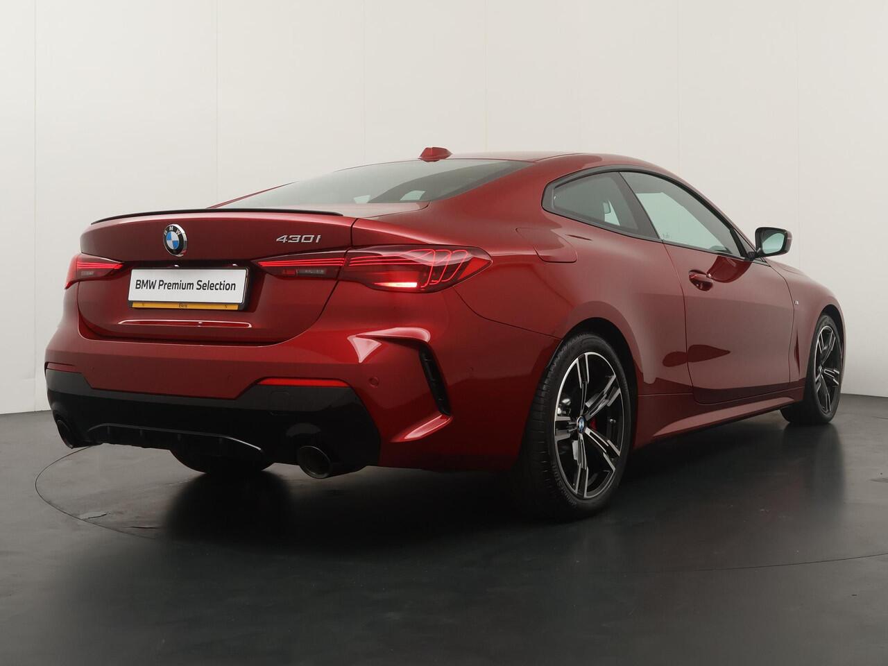 BMW 4-SERIE Coupé 430i xDrive Glazen Schuif-/kanteldak | Leder | HiFi | Stoelverwarming | Camera | Parkeersensoren V+A |