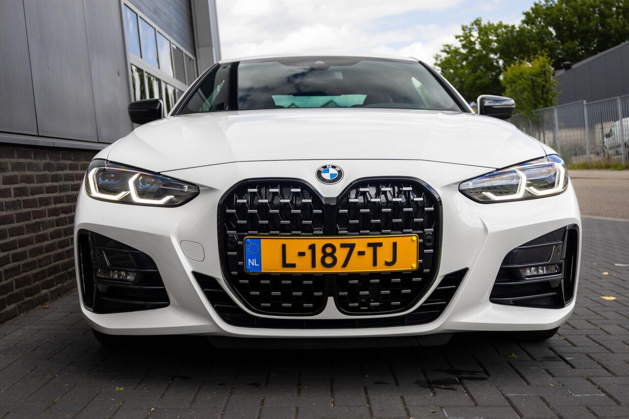 BMW 4-SERIE Coupé 430i 259 pk High Executive M-Sportpakket / NL-Auto/ Keyless/ Head-Up/ Laser/ Schuifdak/ Harman&Kardon/ Apple-Carplay/ Park.Sens/ 19'' LMV