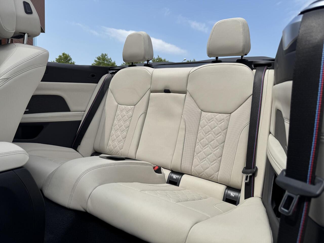 BMW 4-SERIE Cabrio M440i xDrive High Executive M Sport Pro NL-Auto NP. ¤121.000! | Trekhaak Uitklapbaar | Nekverwarming | 360° Camera | Individual Interieur | Head-Up Display | Rijklaarprijs!