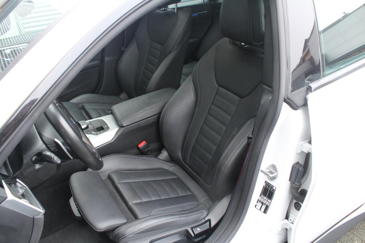 BMW 4-SERIE Gran Coupé 420i 184pk Business Edition Plus M Sportpakket Automaat BTW NL-Auto NAP Clima Cruise Navi Camera Schuif-kanteldak 17"LMV Leder El. Klep