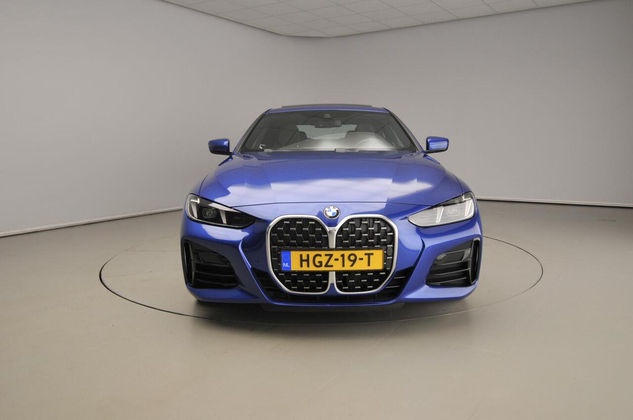 BMW 4-SERIE Coupé 420i | M-Sportpakket | LED | Leder | Navigatie | Sportstoelen | Schuifdak | Stoelverwarming | DAB | Alu 19 inch