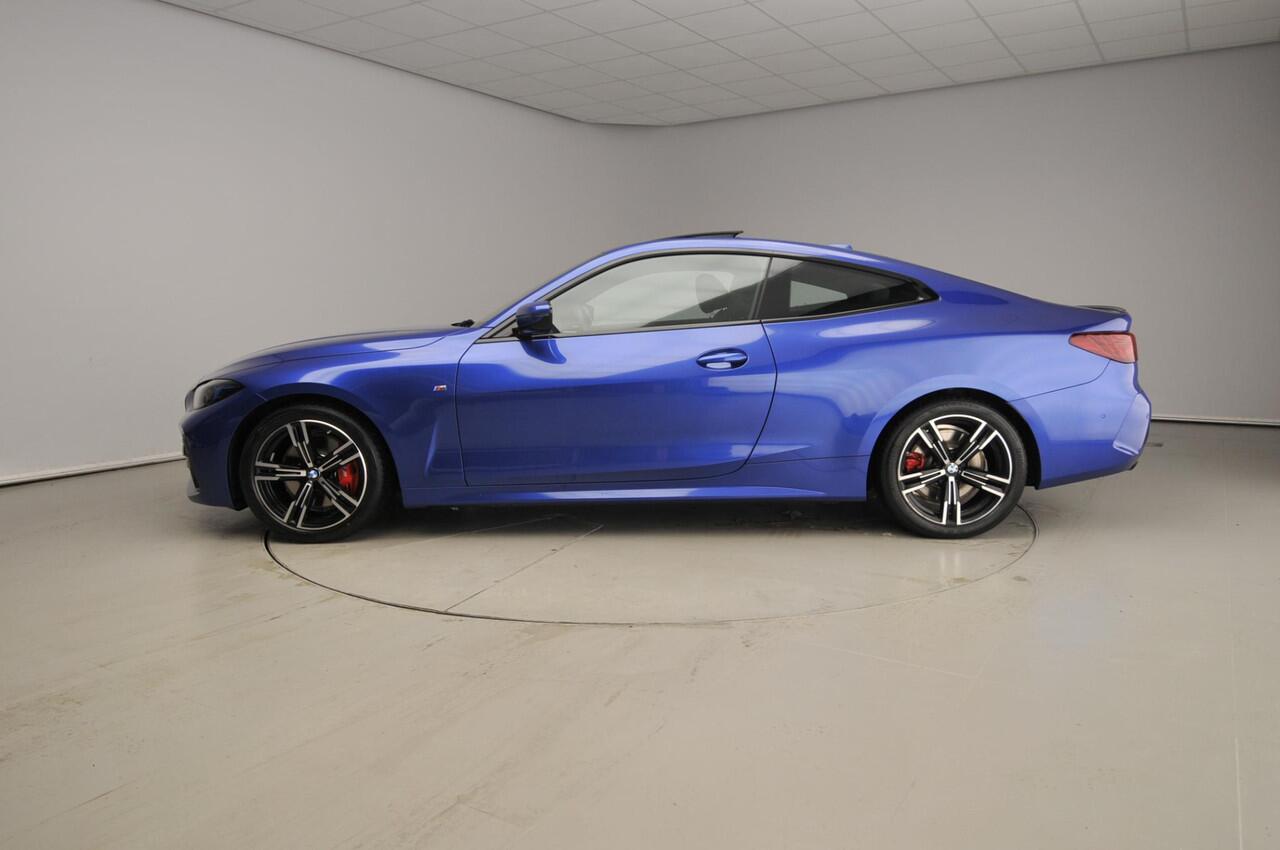 BMW 4-SERIE Coupe 430i xDrive | M-Sportpakket | LED | Leder | Navigatie | Schuifdak | Stoelverwarming | Sportstoelen | DAB | Hifi speakers | Alu 18 inch