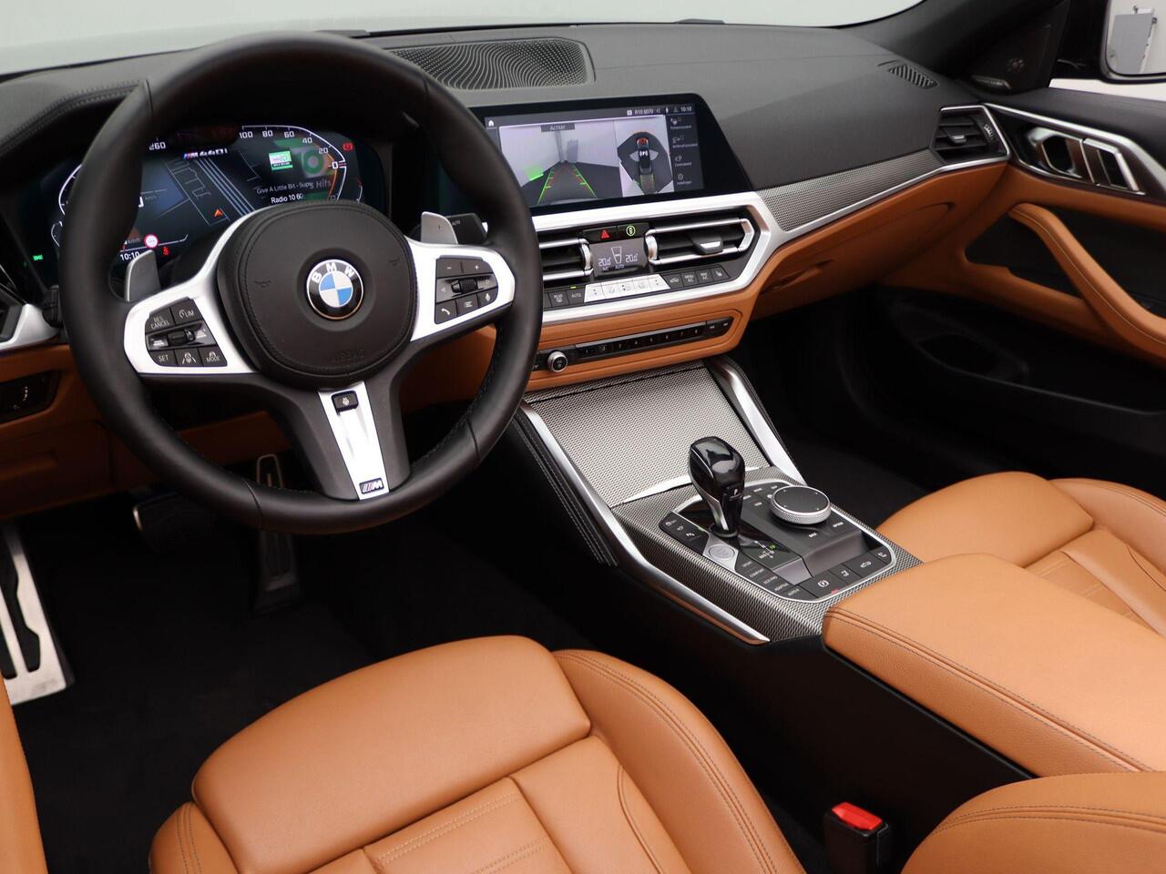 BMW 4-SERIE Cabrio M440i xDrive High Executive | Stuurwielrand Verwarmd | Trekhaak | Windscherm | Driving Assistant Professional | Parking Assistant Plus | Head-Up Display | Harman Kardon | 19''